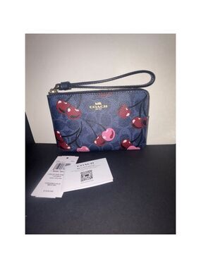 NEW Coach Luxury Cherry Wristlet
SIGNATURE CANVAS PRINT NWT Retail $198